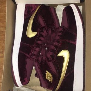 COPY - Velvet air Jordan 1 s maroon/gold Hi premi…